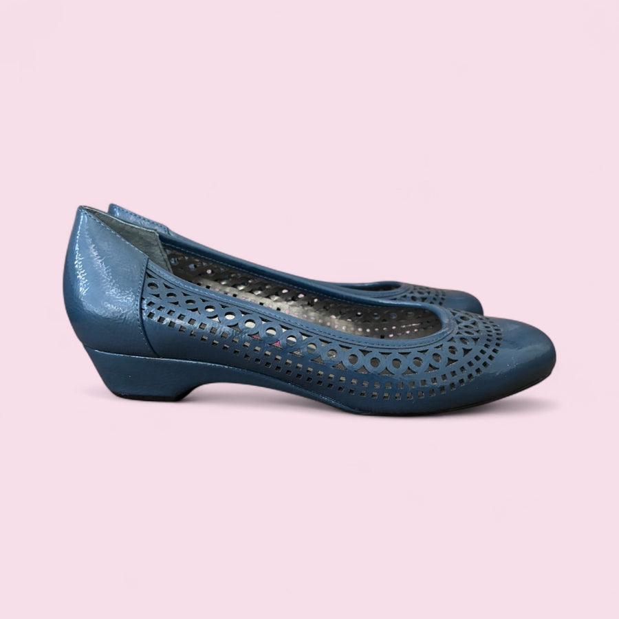 Ros Hommerson (Navy) - Size 8.5ww Ros Hommerson (Navy) - Size 8.5ww