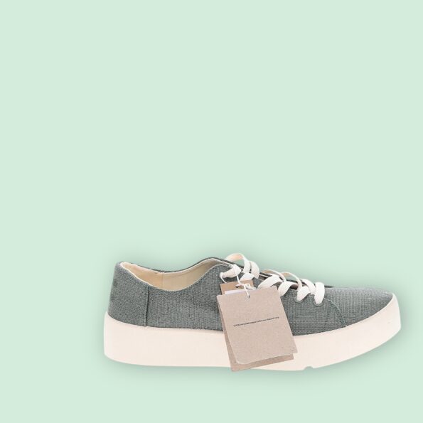 Tom’s Ladies Sneakers – Size 10 Tom’s Ladies Sneakers – Size 10