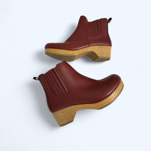 Universal Thread Boot – Size 8