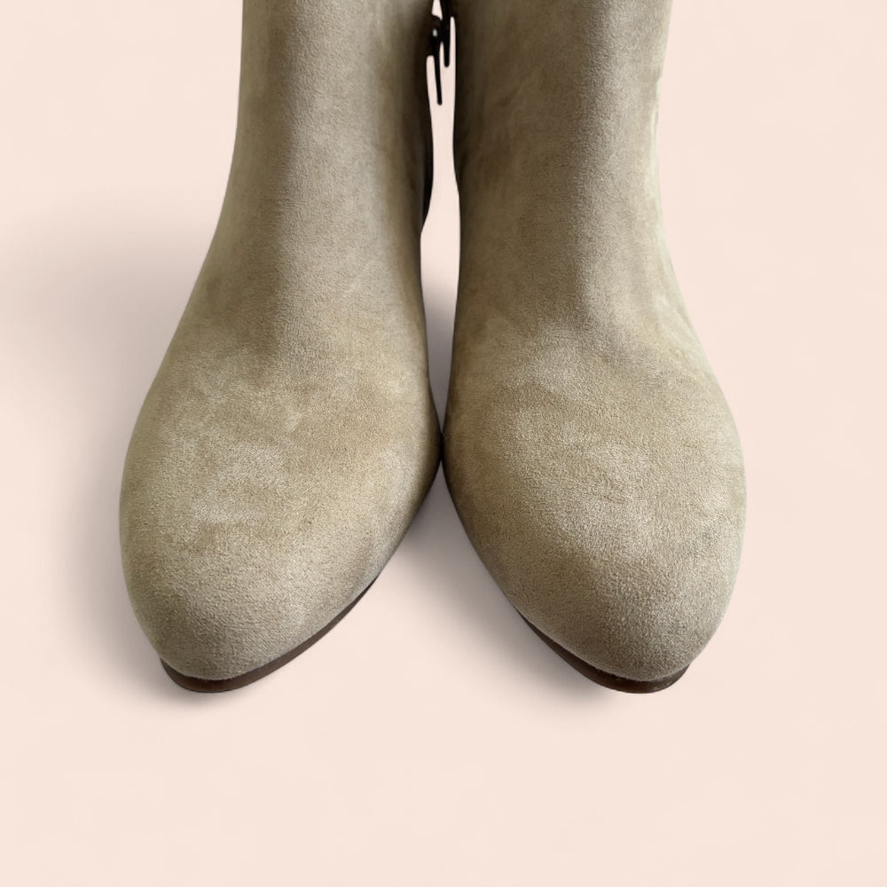 Old Navy - Size 7