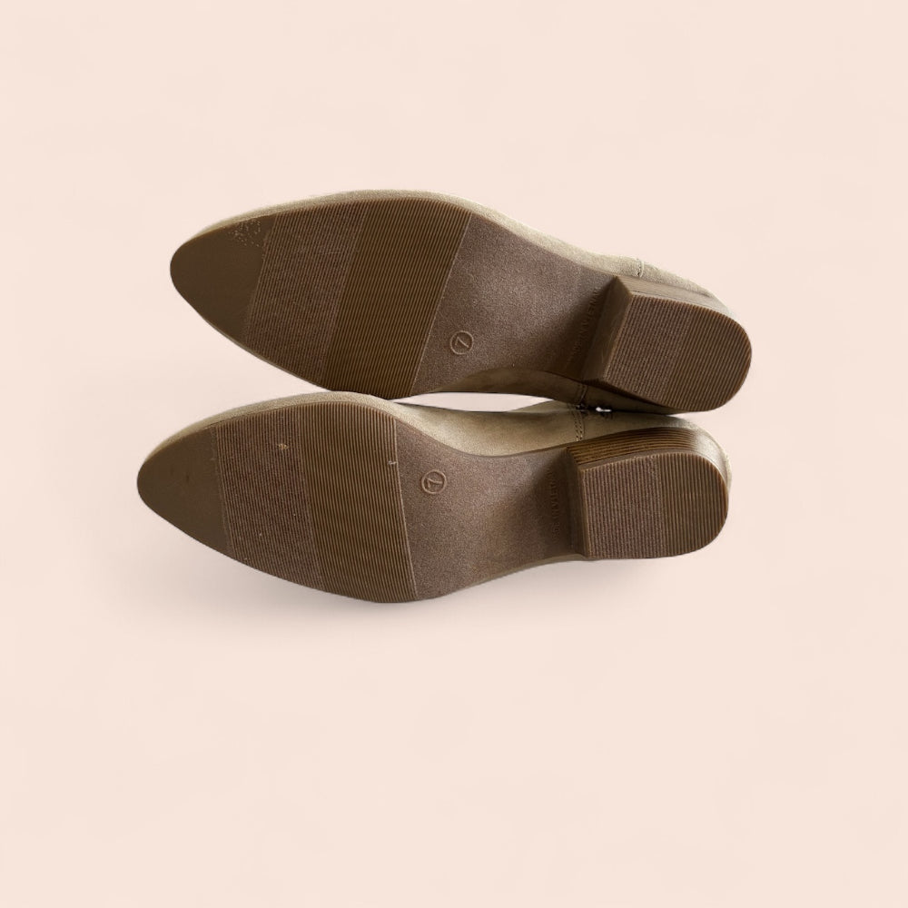 Old Navy - Size 7